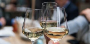SAVVY WINE SHOPPING – TIPS FROM A MASTER SOMMELIER SAVVY WINE SHOPPING – TIPS FROM A MASTER SOMMELIER